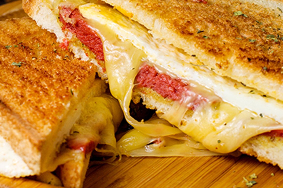 Sucuklu Tost