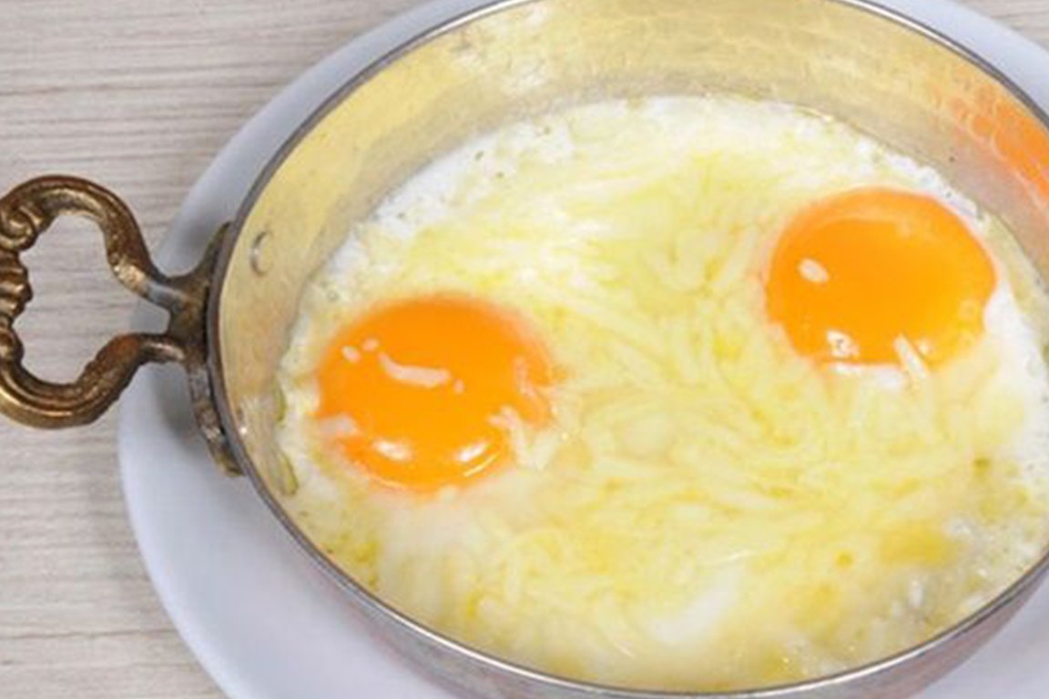 Sahanda Kaşarlı Yumurta